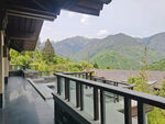 山间露台赏秀丽山景