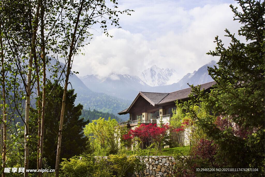 山间小屋的美丽景致