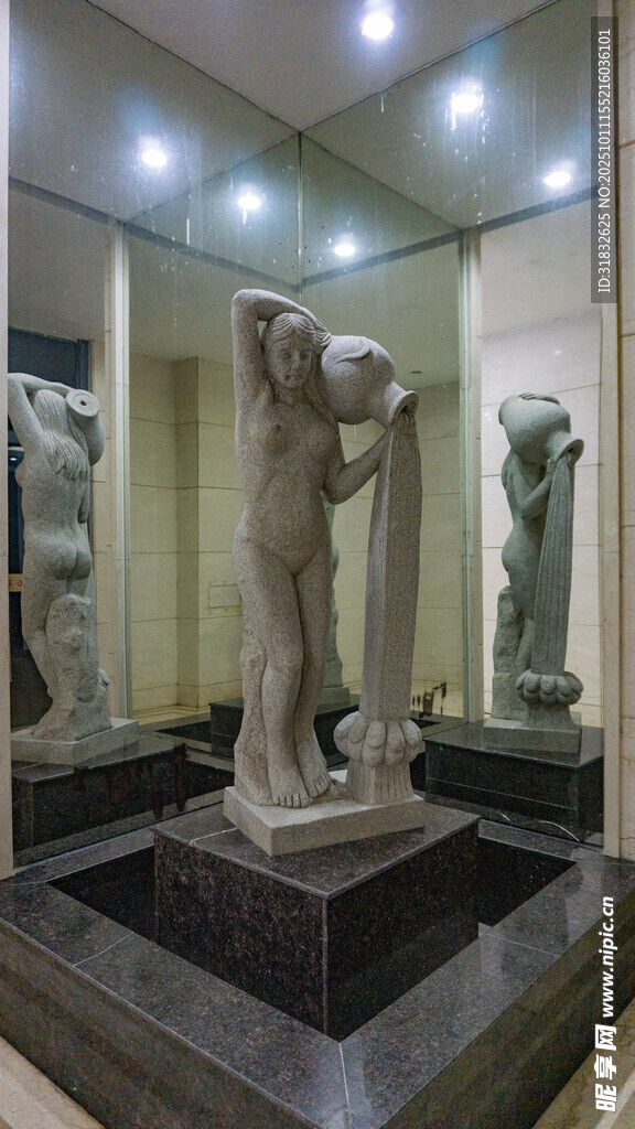 博物馆内的精美雕塑展品
