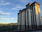 雨过天晴夕阳下小城建筑