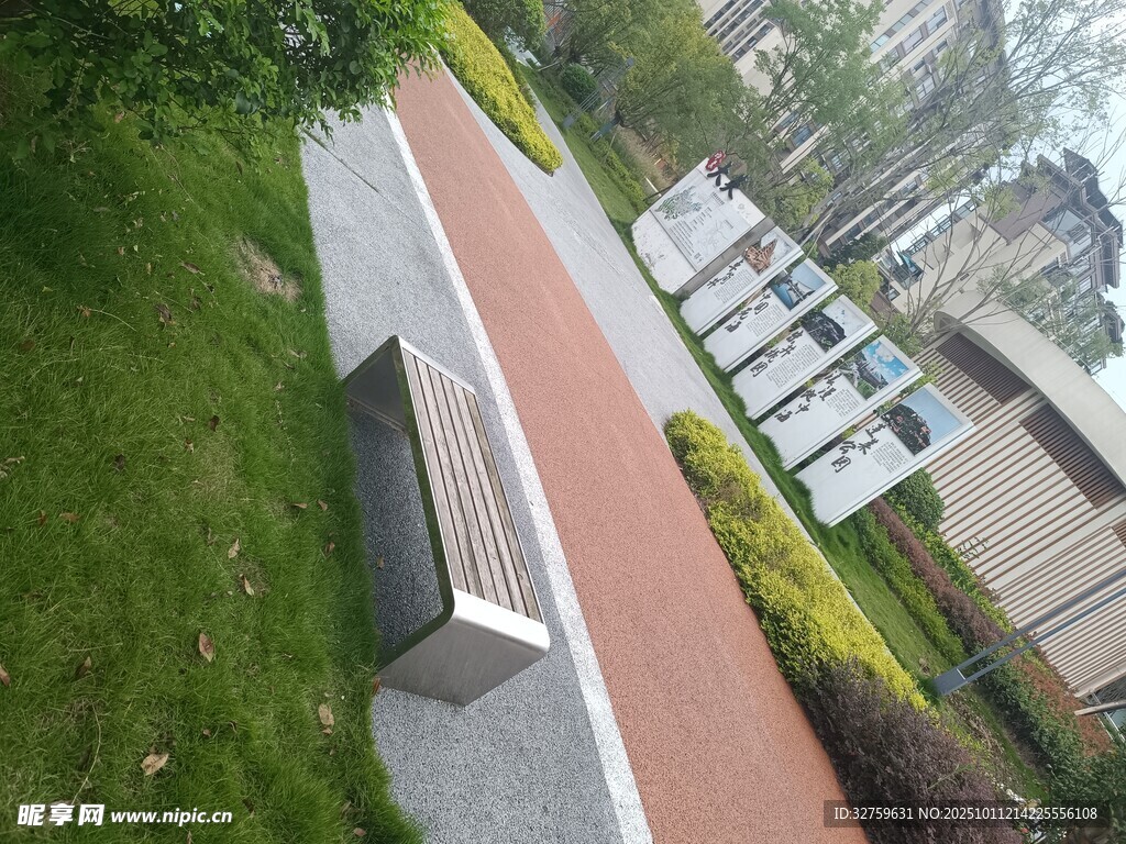 小区内的休闲步道景观