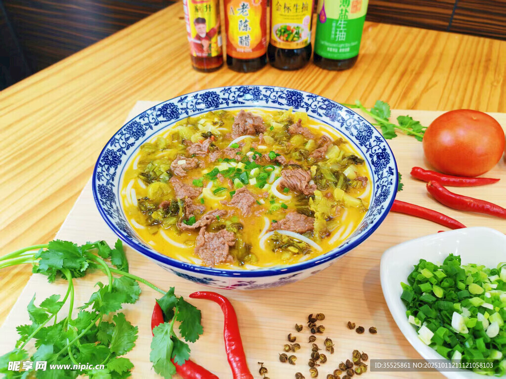 酸菜肉丝米粉