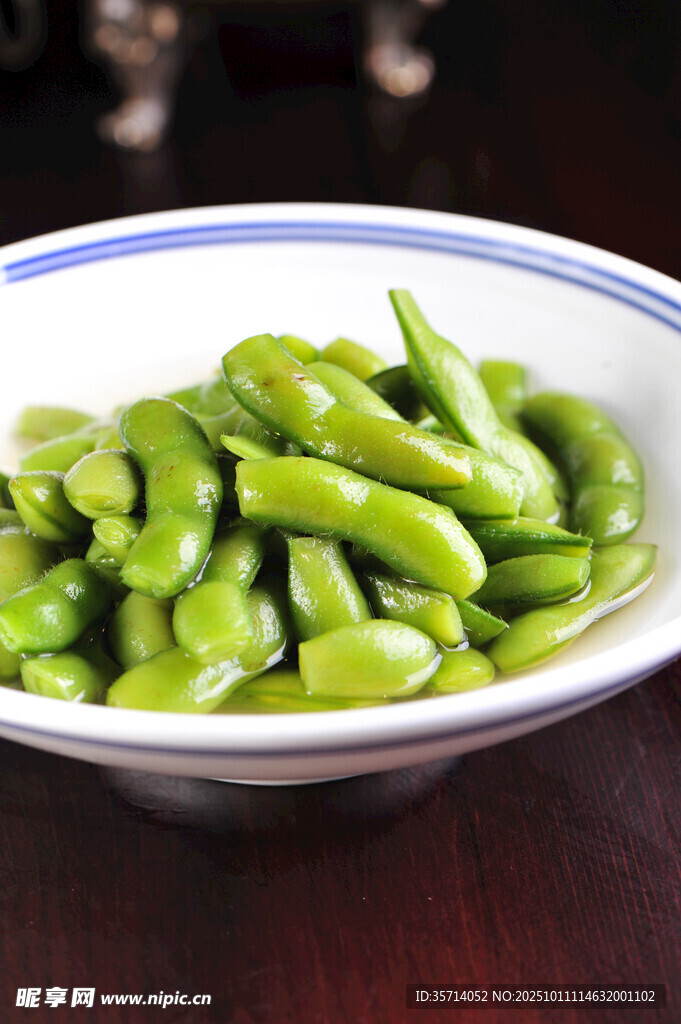 碗中鲜嫩翠绿的毛豆