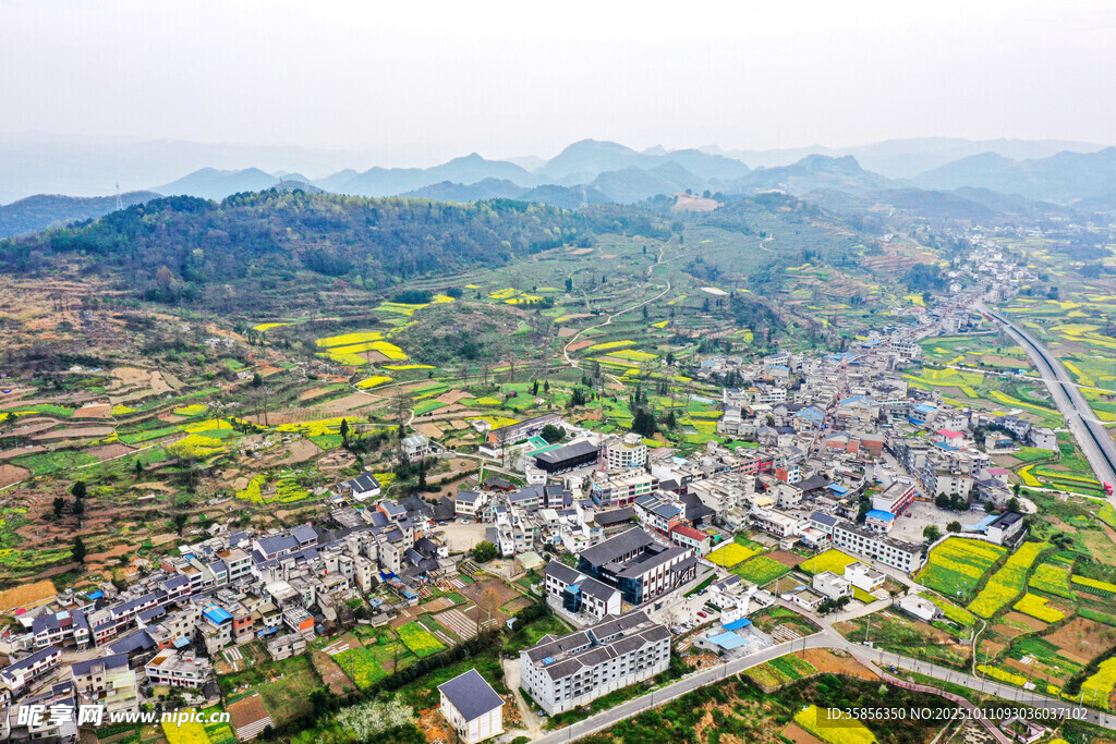 春日山村俯瞰美景