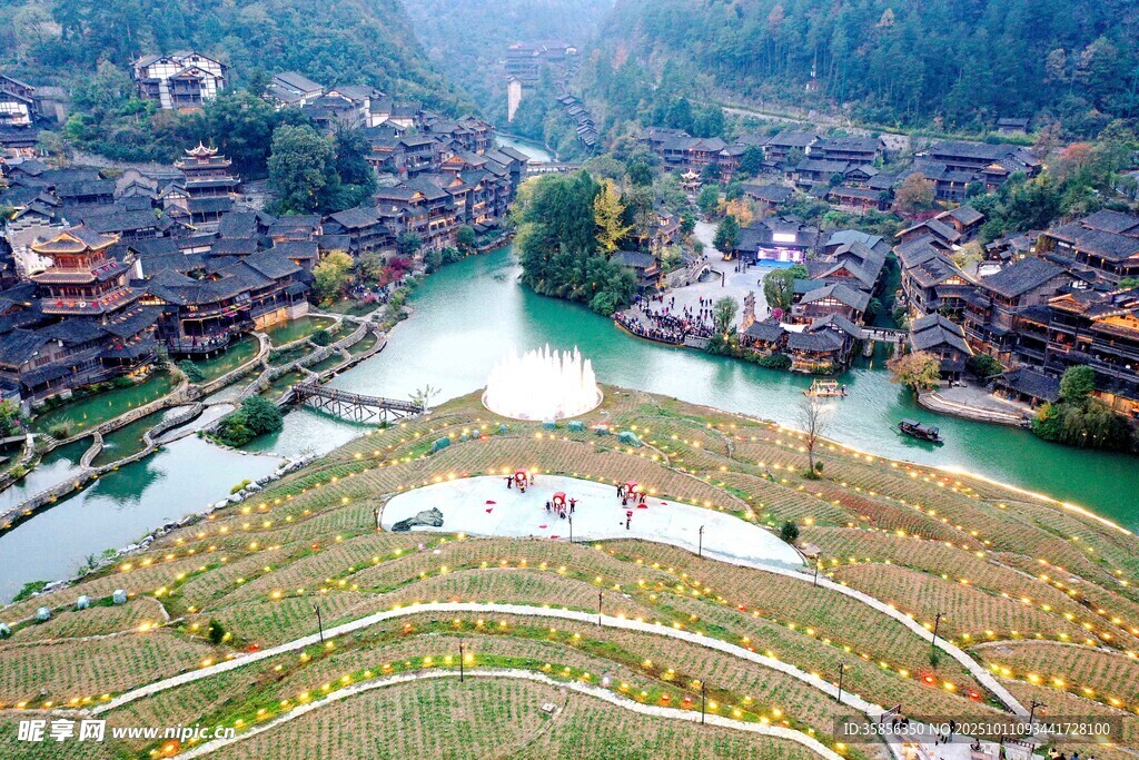 乌江寨里看山水