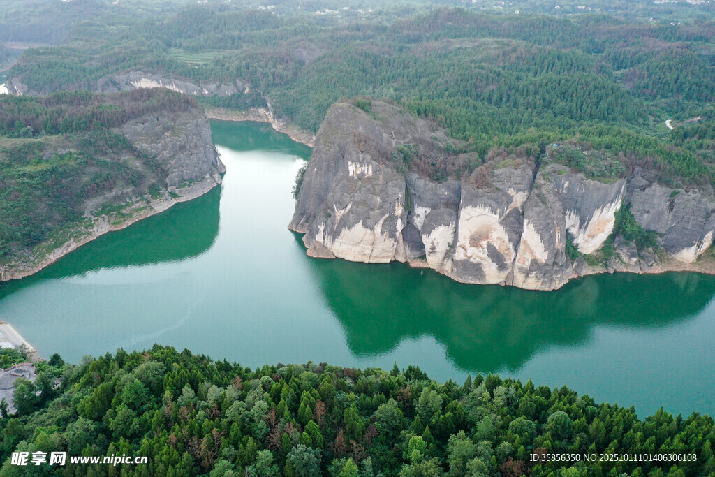 洪渡河的壮丽山水峡谷风光