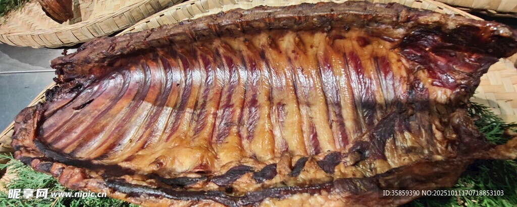 腊肉排骨色泽诱人超美味