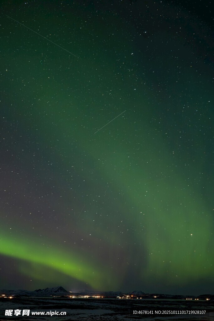 夜空中绚烂的极光美景