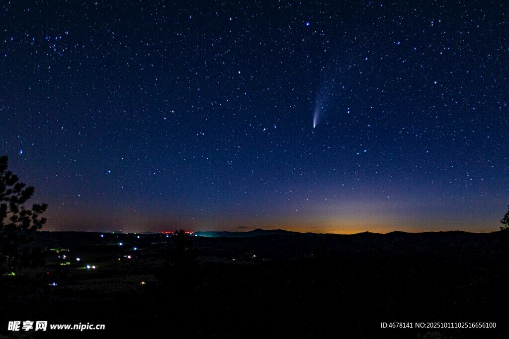 夜空流星划过美丽景象