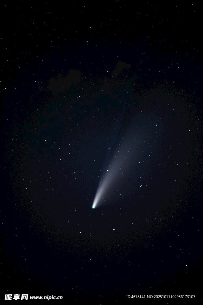 夜空中闪耀的彗星