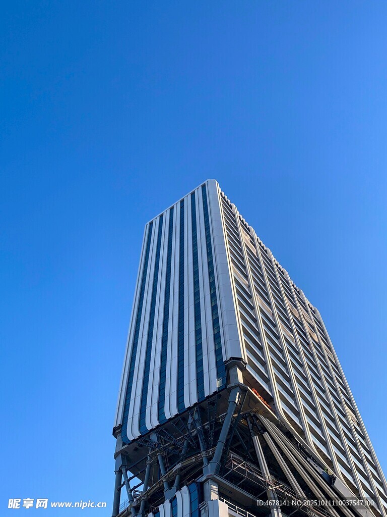 高耸摩天大楼外观