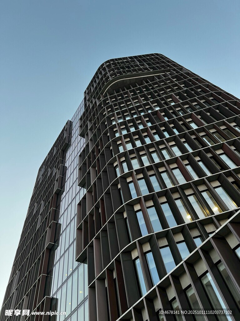 现代摩天大楼外观特写