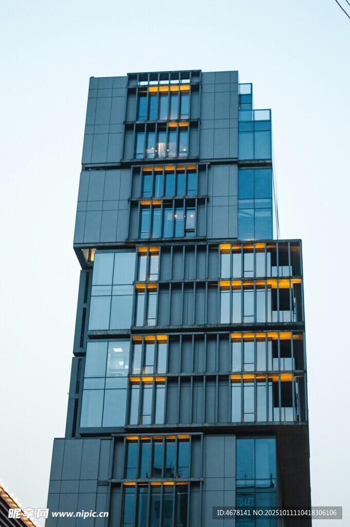 现代风格高层玻璃建筑