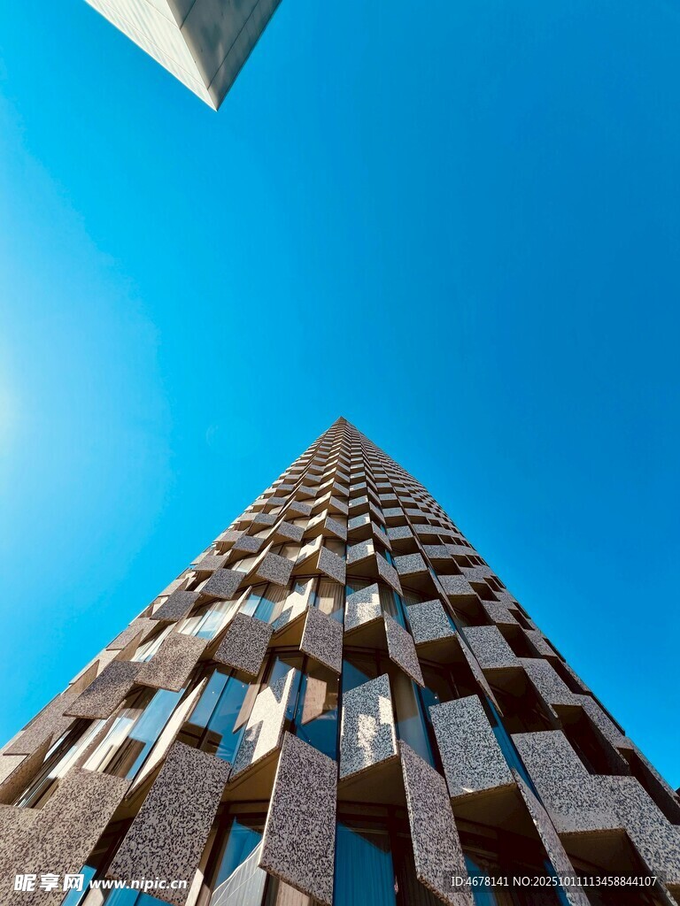 仰视现代高楼建筑景观