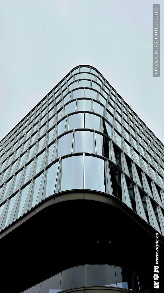 现代风格玻璃幕墙建筑