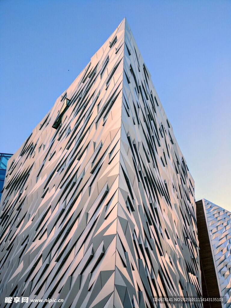 独特几何造型的现代建筑