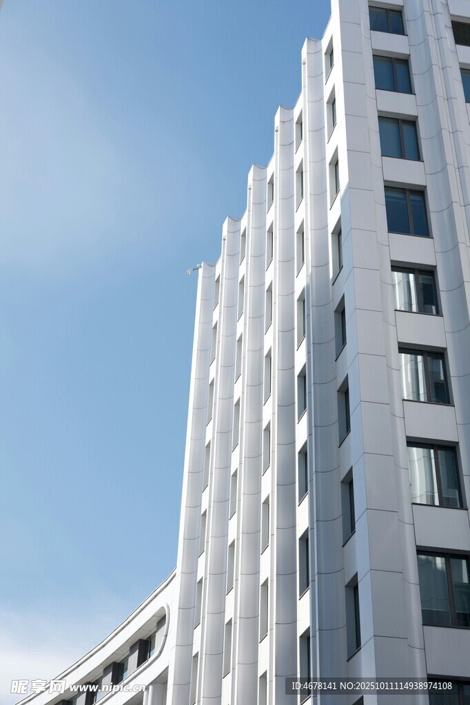 现代风格白色高楼建筑