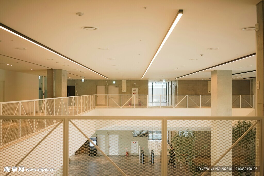 现代风格宽敞室内建筑空间