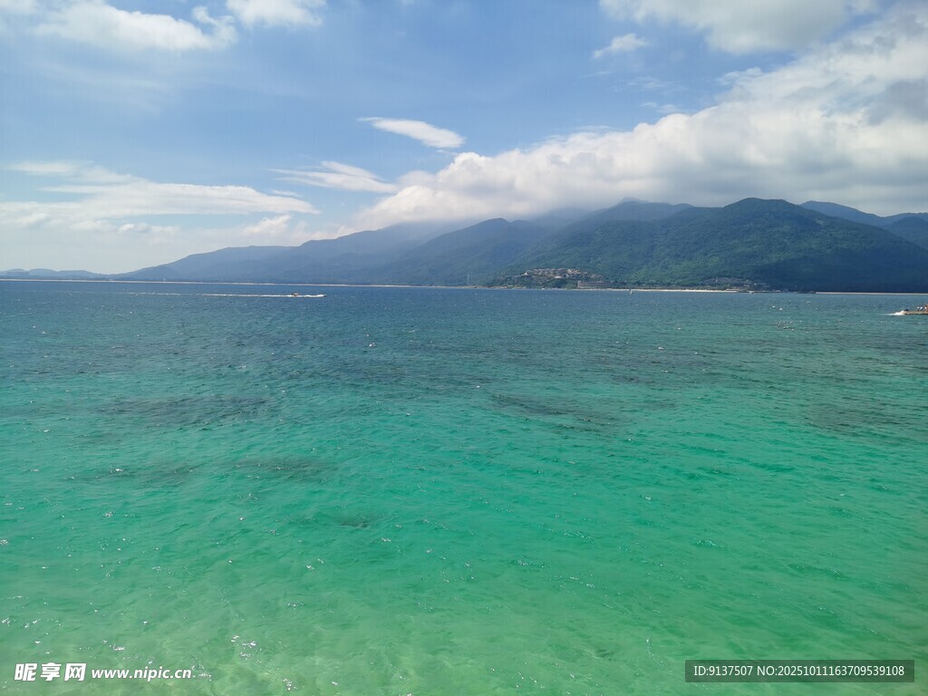 碧海蓝天的美丽海景