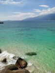 碧海蓝天的美丽海滨风光