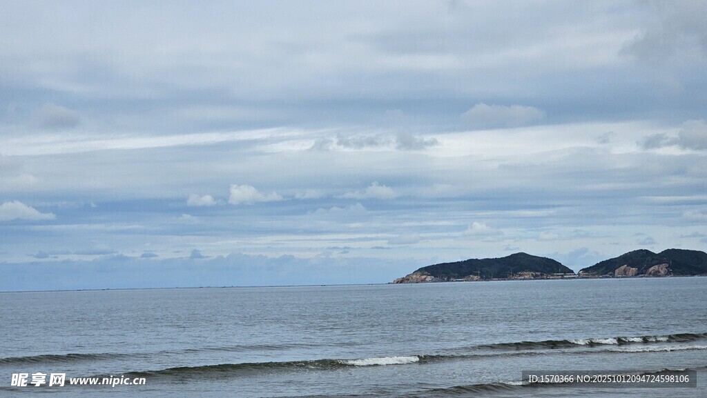 海边景致 远山与云海