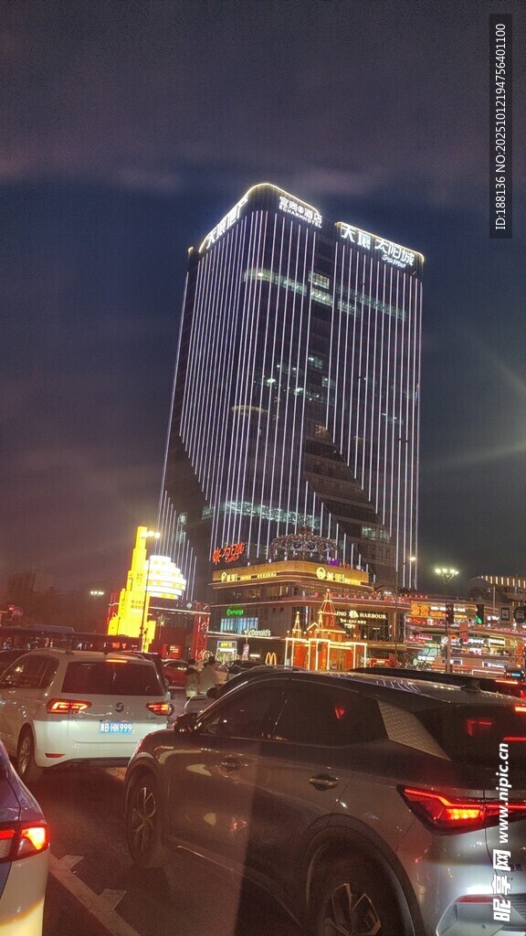 夜晚的太阳城