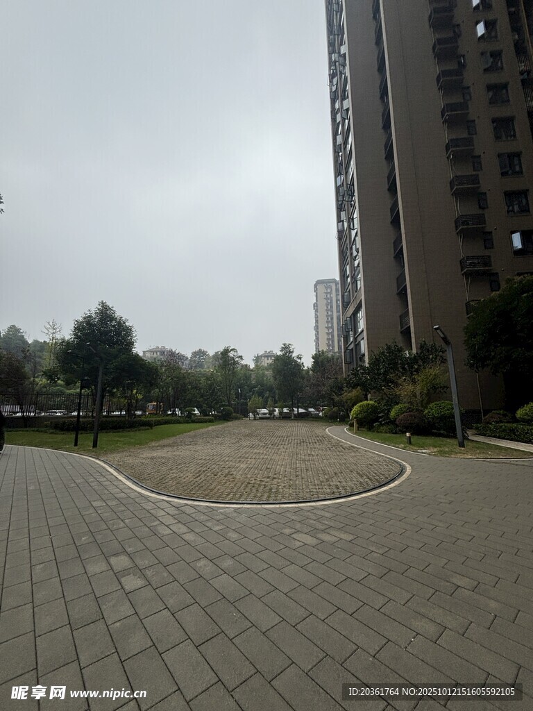 小区中的开阔步道景观