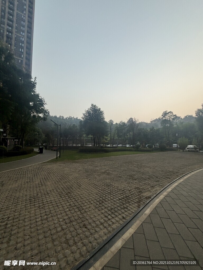 城市广场清晨景象