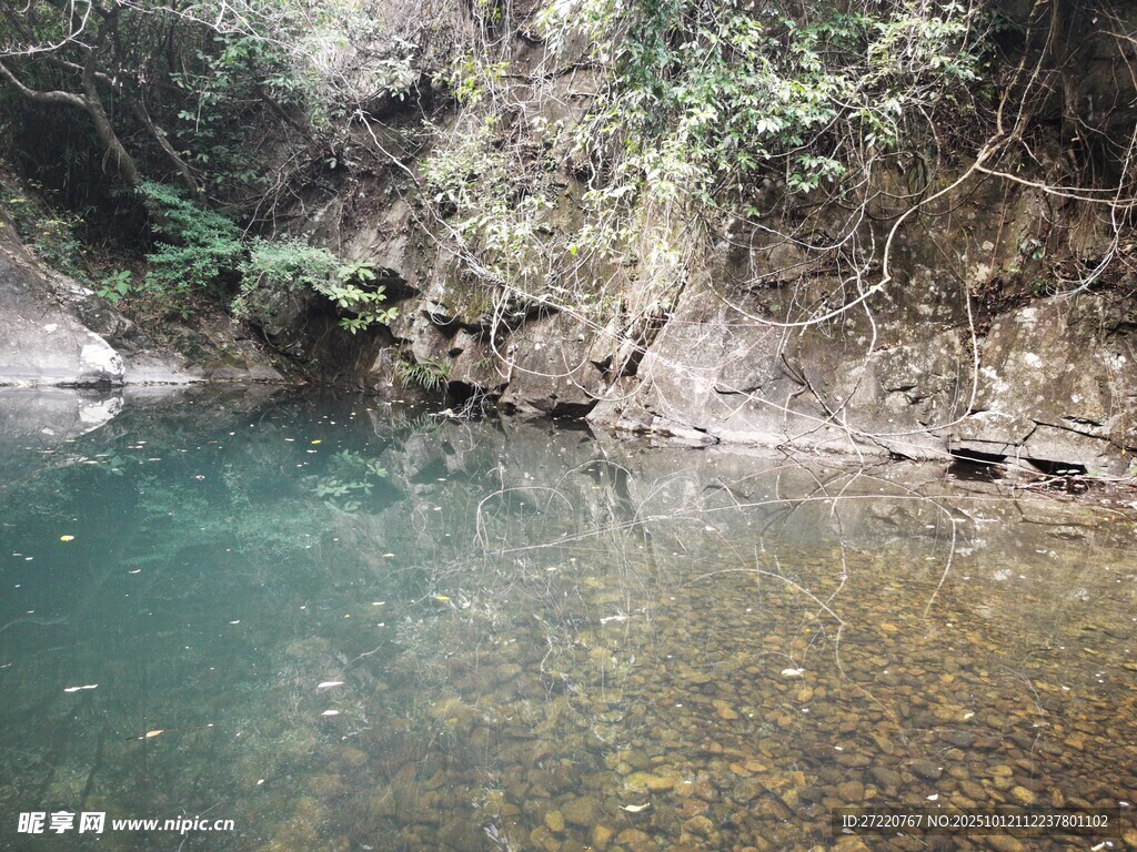 水潭