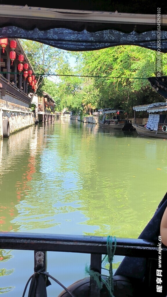 乘船赏水乡河道风光