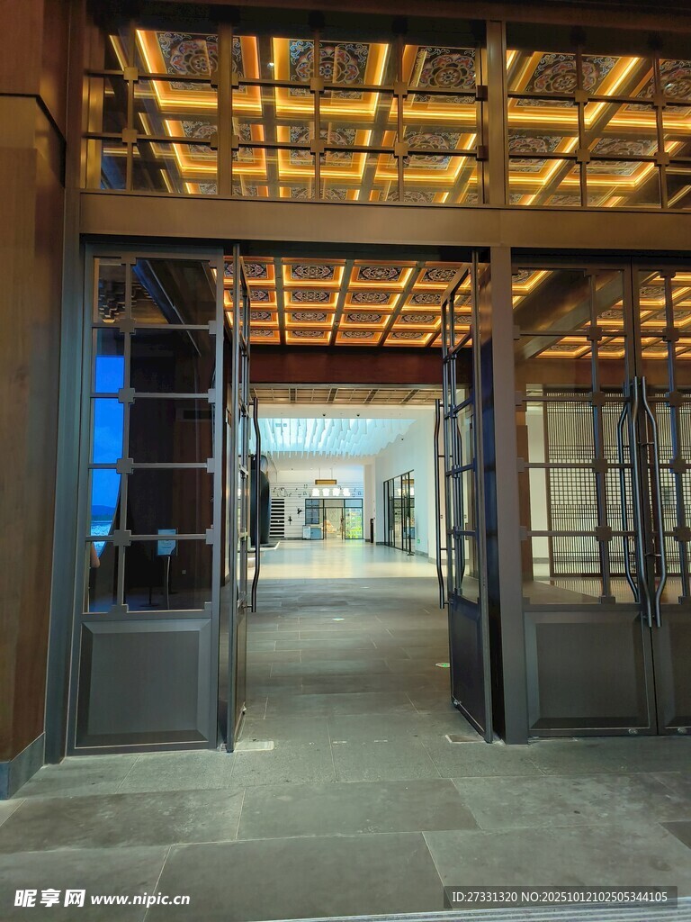 开放式工业风建筑空间