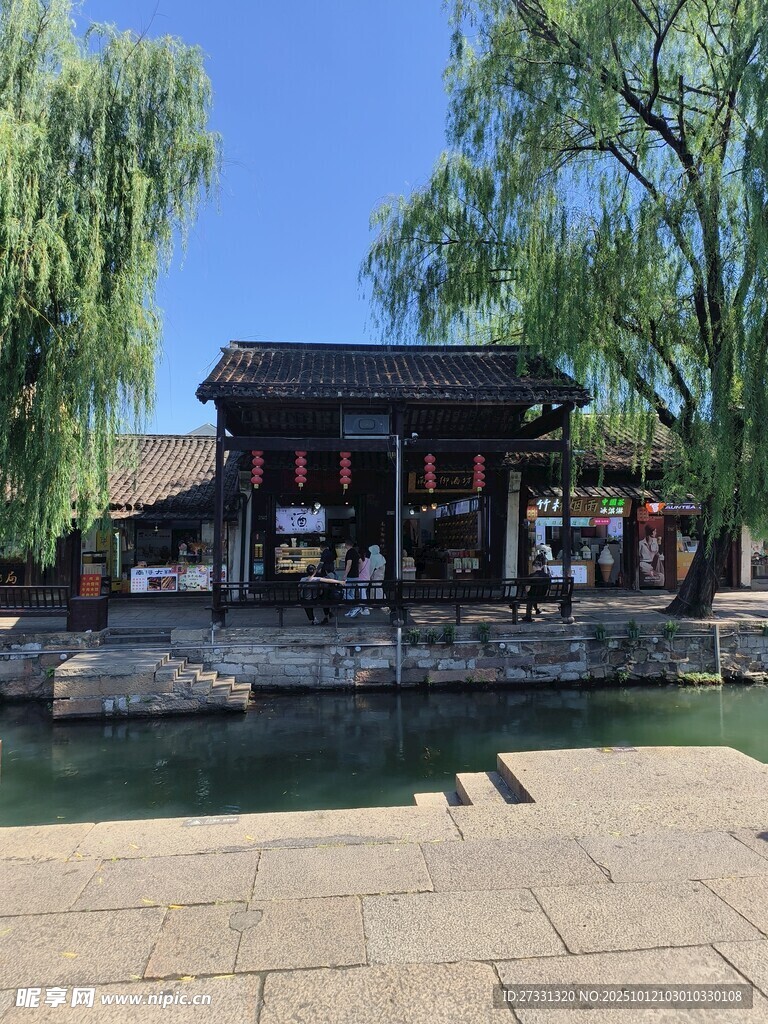 古雅水边建筑