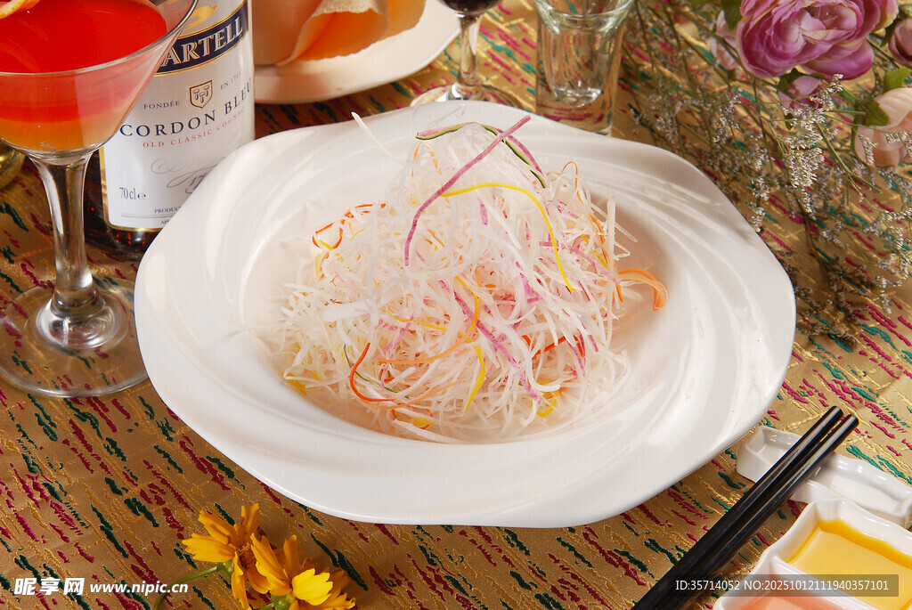 精致摆盘的特色凉拌菜