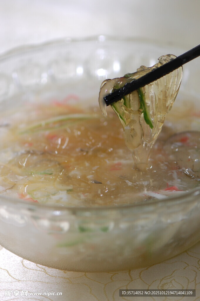 晶莹剔透的美味凉拌海蜇丝