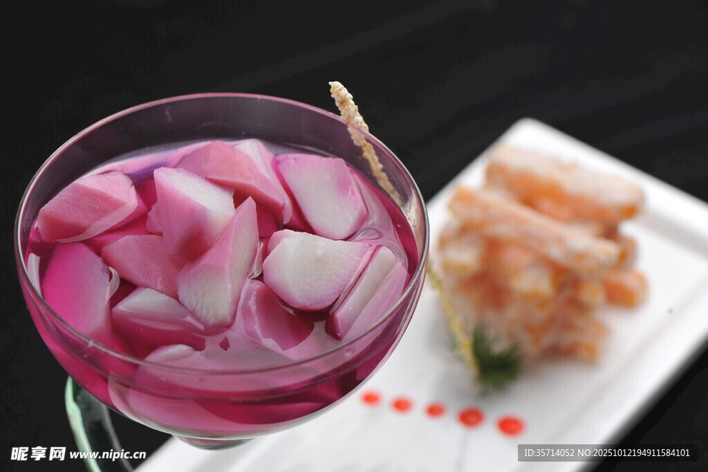 精致甜菜虾仁美食组合