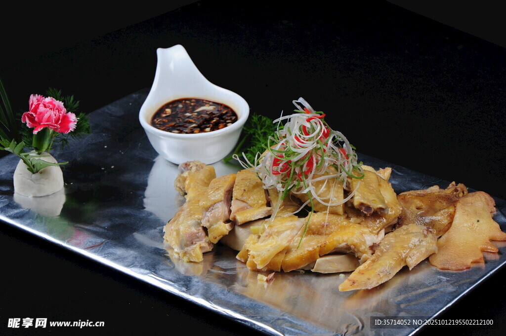 香酥炸鸡配特色蘸料