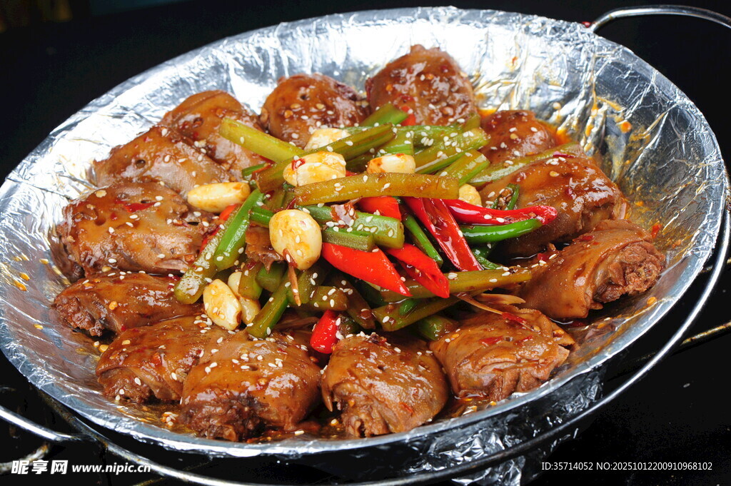 锡纸牛肉锅鲜香诱人