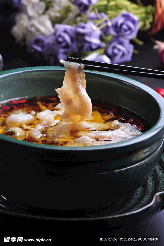 鲜香鸡汤煲食材正出锅