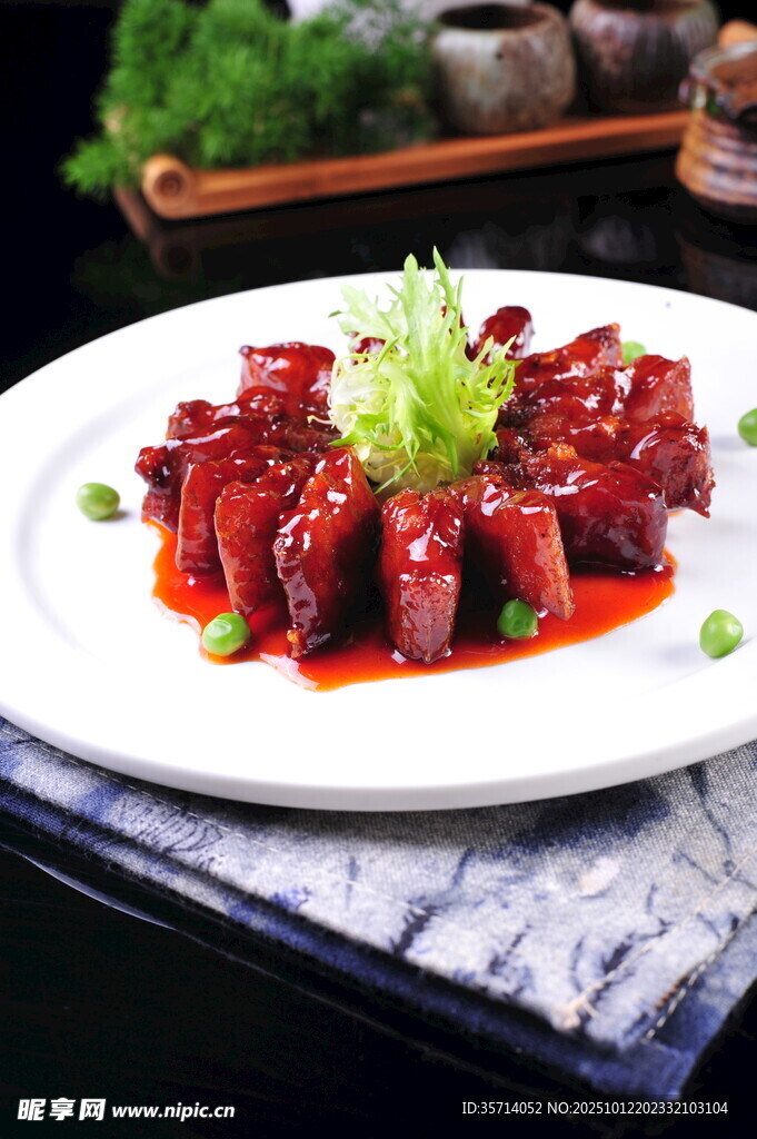 美味红烧牛肉摆盘精致