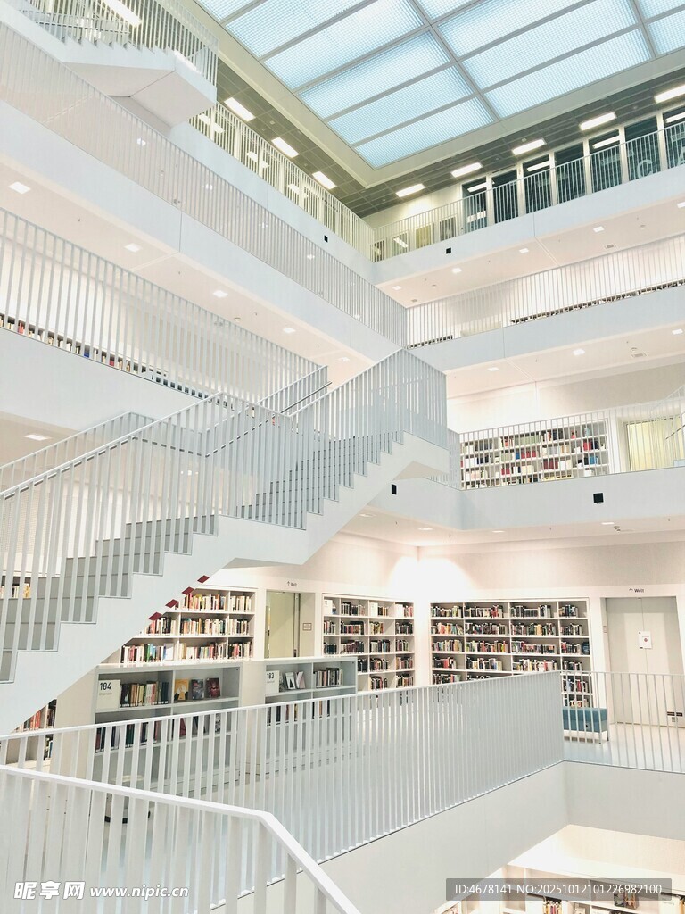 现代风格多层图书馆内部