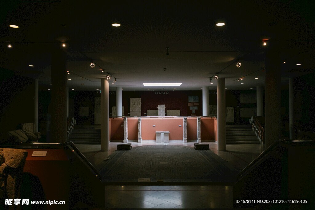 夜晚室内灯光下的建筑场景
