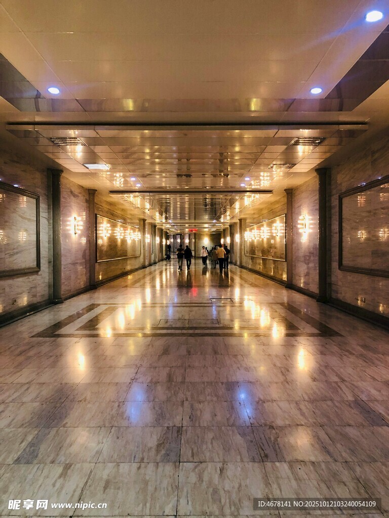 豪华酒店宽敞明亮的走廊