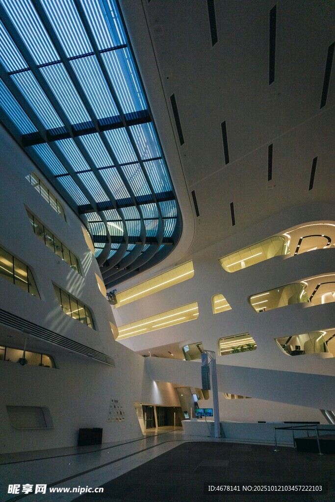 现代建筑内部通透空间