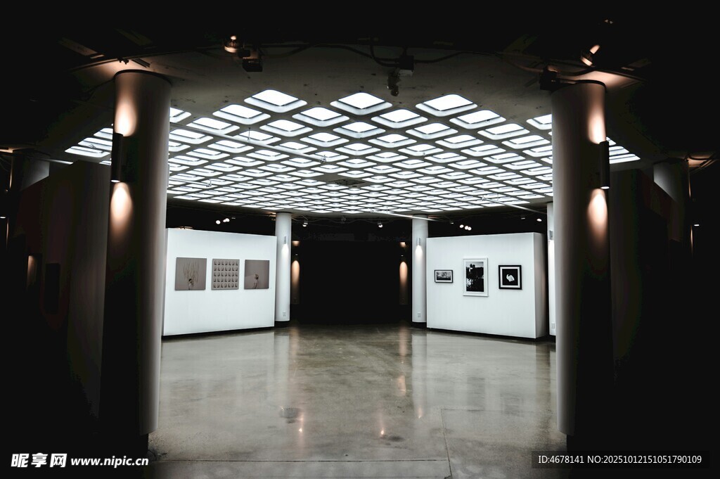 现代艺术展厅内部空间