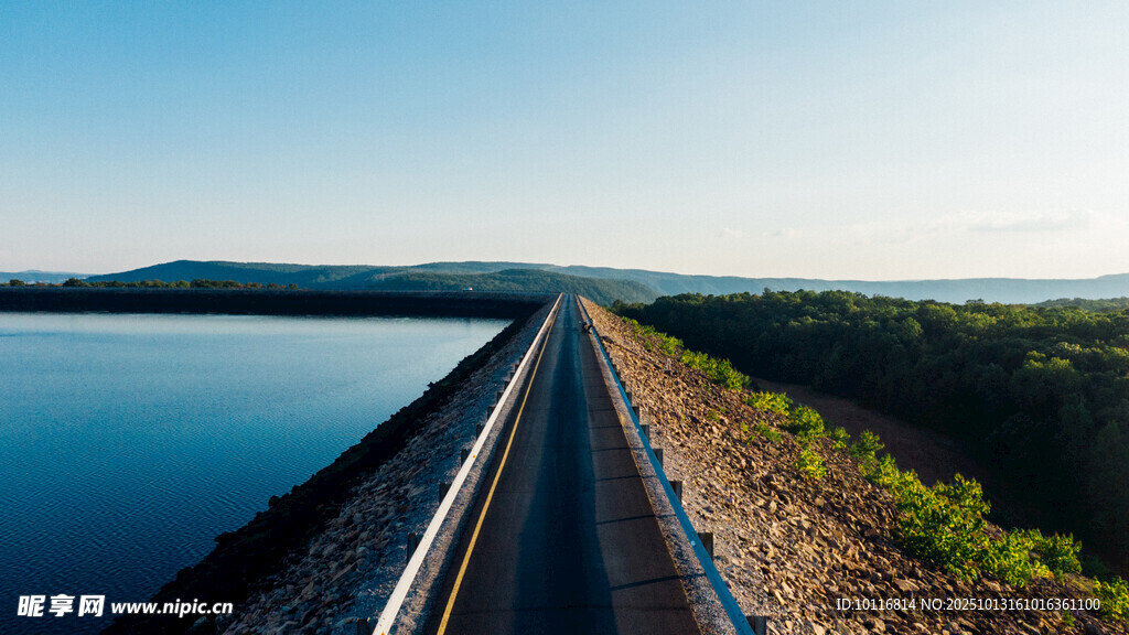 沿湖公路