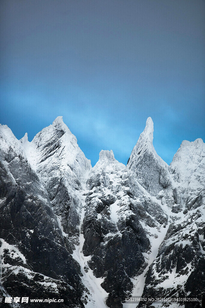 壮丽雪山景观