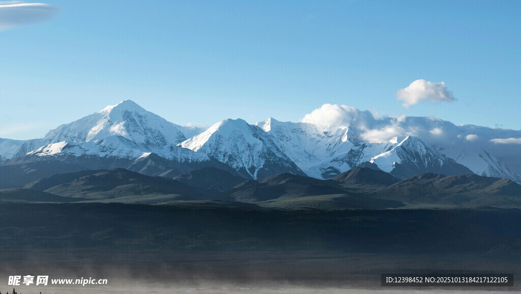 壮丽雪山景观