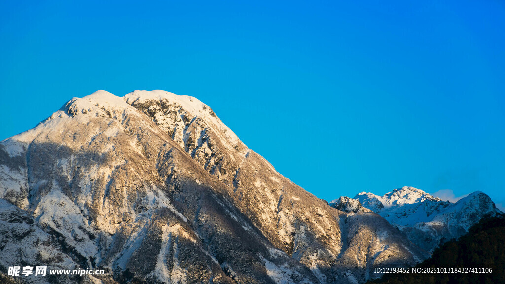 壮丽雪山美景