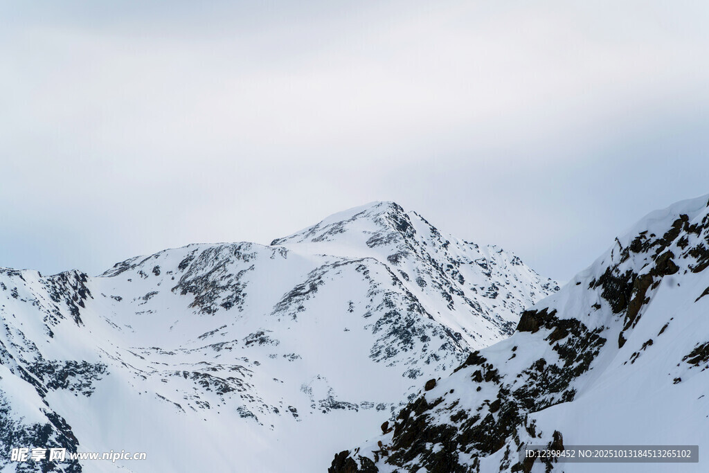雪山壮丽景致