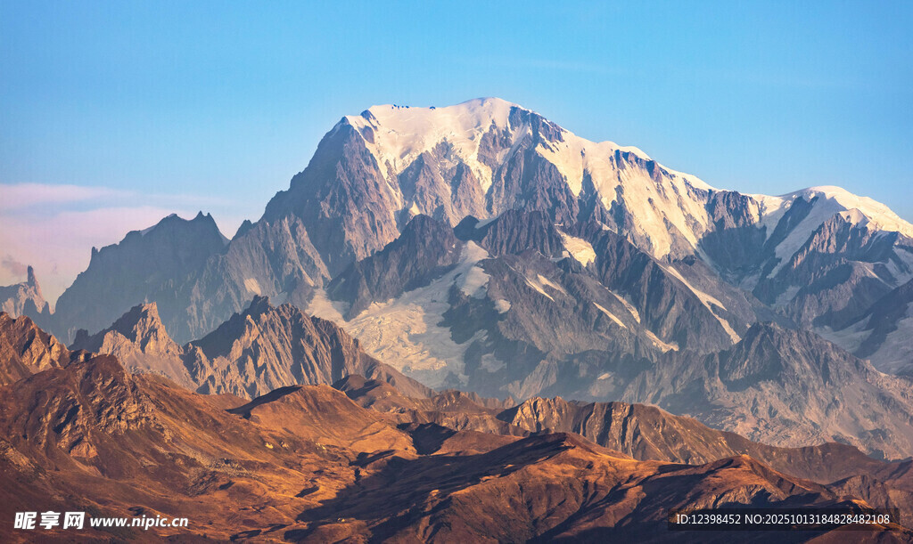 壮丽雪山景观